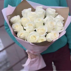 Букет из 19 белых Роз