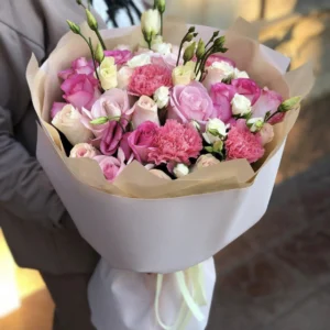 Букет из Лизиантусов и Роз 