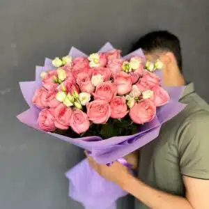 Букет из 25 пионовидных роз «Абу-Даби»